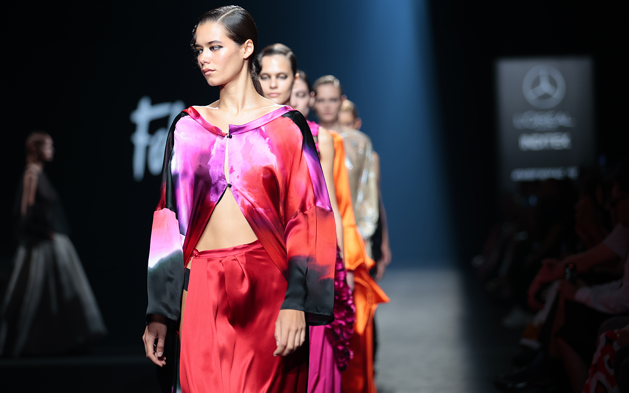 Madrid, Spain. 18th Sep, 2021. A model walks the runway at the Pilar Dalbat  fashion show during the Mercedes Benz Fashion Week Madrid (MBFWM) at IFEMA.  Credit: SOPA Images Limited/Alamy Live News